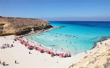 مطروح تحذر المصطافين من السباحة بالشواطئ المفتوحة لارتفاع أمواج البحر