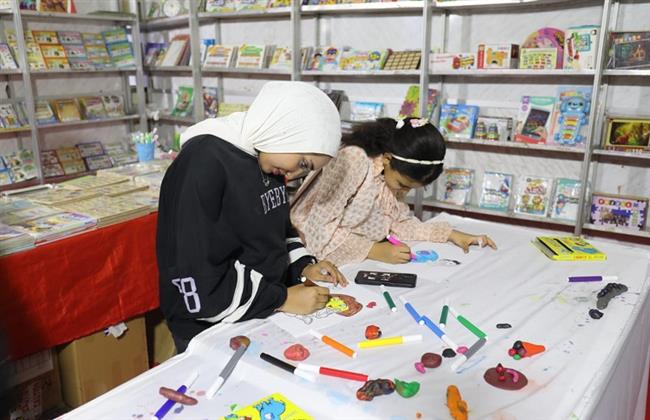 أنشطة الطفل في معرض السويس الثالث للكتاب.. مساحات للإبداع وتنمية الخيال