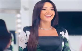 رضوى الشربيني بفستان أنيق من علامة تجارية عالمية