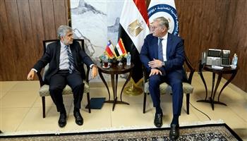 وزير البترول يبحث مع سفير تشيلي تعزيز التعاون في النفط والتعدين