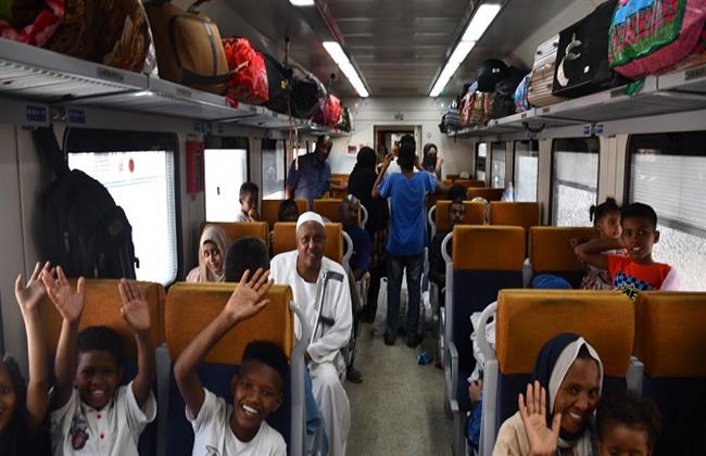 سكك حديد مصر تسير القطار السابع لعودة السودانيين طواعية إلى وطنهم