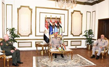 وزير الدفاع ورئيس الأركان يلتقيان رئيس هيئة الأركان المشتركة للقوات المسلحة الأردنية