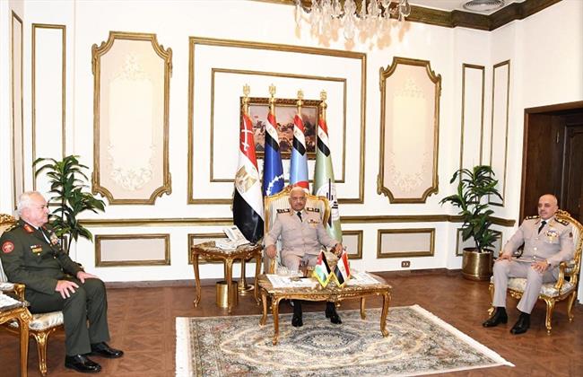 وزير الدفاع ورئيس الأركان يلتقيان رئيس هيئة الأركان المشتركة للقوات المسلحة الأردنية