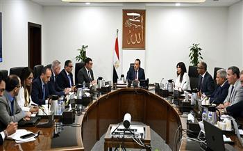 رئيس الوزراء يُتابع الإجراءات والموقف التنفيذي لمشروعات تحلية مياه البحر
