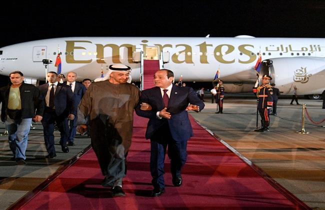 الرئيس السيسي يستقبل رئيس دولة الإمارات بمطار  العلمين