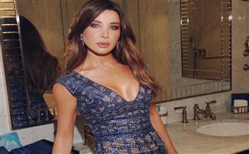 الأزرق  وحضور جذاب لنانسي عجرم 