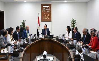 رئيس الوزراء يتابع الموقف التنفيذي لمشروع "مبنى 4" بمطار القاهرة الدولي
