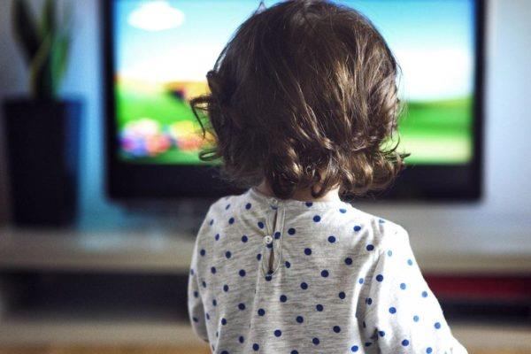 للأمهات.. تأثيرات سلبية غير متوقعة لأفلام الكرتون على طفلك