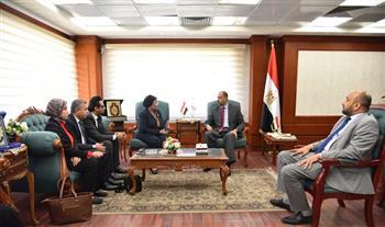 نائب وزير الصحة تبحث مع محافظ سوهاج ملفات الصحة والسكان