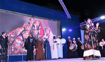 بالغناء الشعبي.. فرقة النيل تواصل عروضها المبهجة في "صيف بلدنا" بمطروح