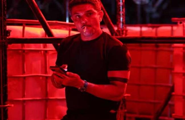 آسر ياسين يتقمص شخصية «فضل» فى حفل ويجز بالعلمين