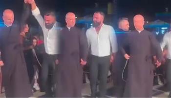 فيديو.. كاهن لبناني يشعل حفل زفاف بالدبكة
