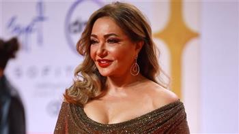 "كانت أم صالحة بمعنى الكلمة".. ليلي علوي تحيي الذكري الثامنة على رحيل والدتها 