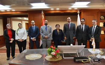 نائب وزير الصحة تبحث مع محافظ سوهاج ملفات الصحة والسكان
