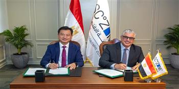 رئيس اقتصادية قناة السويس يوقع عقد مشروع شركة "إيفرفار" الصينية لصناعة المنسوجات والملابس الجاهزة