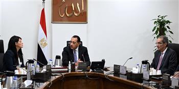رئيس الوزراء يستعرض خطط الدولة للتحول الرقمي وجذب المزيد من الاستثمارات