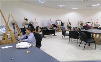 ورشة الرسم والتصوير تواصل فعاليات مشروع فنان بمجمع 15 مايو للفنون المعاصرة