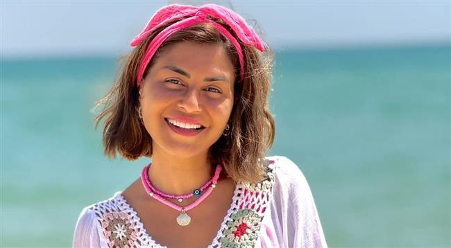 منة فضالى تتألق بإطلالة صيفية تخطف الأنظار.. ورسالة لمنتقديها