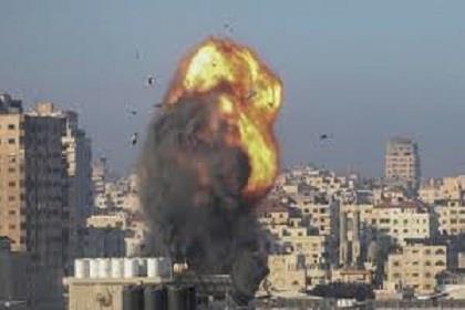 21 شهيدًا بنيران جيش الاحتلال منذ فجر اليوم بينهم 4 من منتظري المساعدات