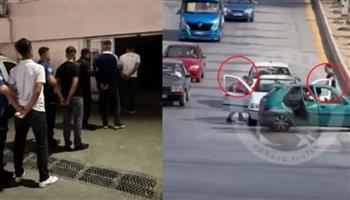 فيديو يهزّ تركيا.. الاعتداء على مسن بالسيوف والسكاكين في الشارع