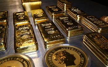 الذهب يتراجع بفعل قوة الدولار وسط ترقب تطورات الاحتياطي الفيدرالي الأمريكي