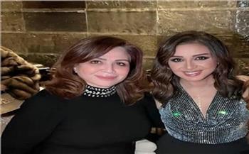 إلهام شاهين لأنغام: "نورتي بلدك.. بحبك يا فنانة أصيلة"