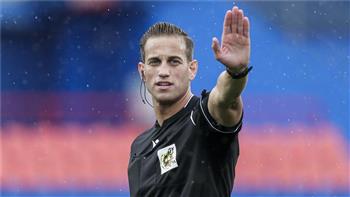 الإسباني خافيير روخاس حكمًا لمباراة الأهلي وبيراميدز في قمة الدوري