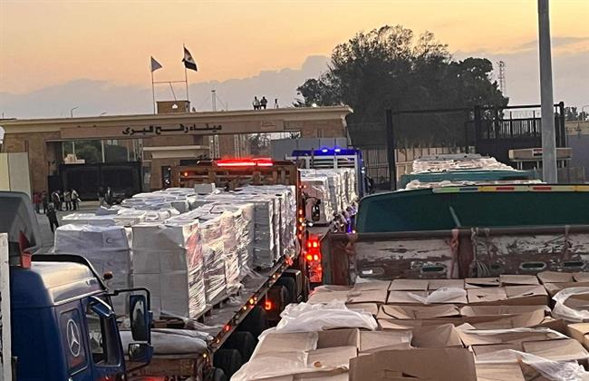 إدخال 63 شاحنة مساعدات إلى قطاع غزة عبر ميناء رفح البري