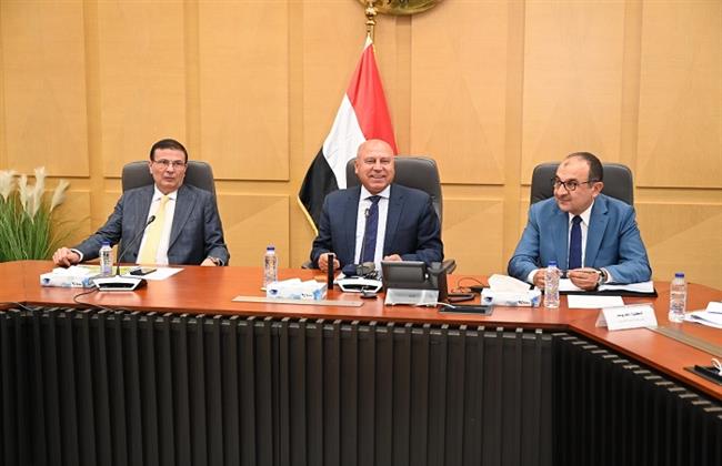  كامل الوزير: وزارة الصناعة تولي اهتماماً بالغاً بصناعة المنسوجات والملابس الجاهزة 