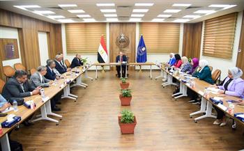 رئيس هيئة الدواء يناقش مع ممثلي شركات التوزيع موقف مبادرة سحب الأدوية منتهية الصلاحية