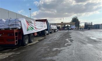 قافلة المساعدات الإنسانية الـ25 "من زاد العزة من مصر" تدخل إلي الفلسطينيين   