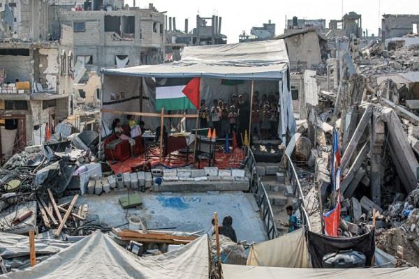 7 شهداء إثر قصف الاحتلال محيط مدرسة تؤوي نازحين ومنزلا بغزة