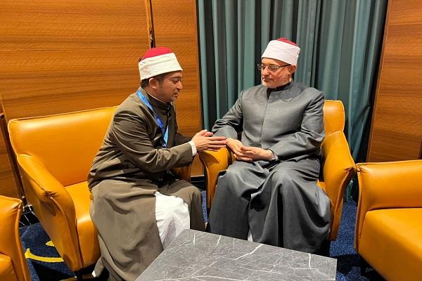 مفتي الجمهورية يلتقي نظيره الماليزي لبحث تعزيز التعاون العلمي والشرعي 
