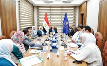 رئيس هيئة الدواء المصرية يبحث مع وفد شركة عالمية دعم الاستثمار في المستحضرات الدوائية