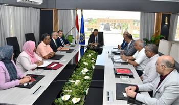 محافظ أسوان: نولي اهتماما بملف التحول الرقمي باعتباره ركيزة لتطوير الخدمات الحكومية