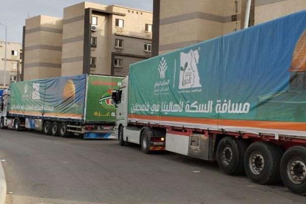 تمهيدًا لدخولها لغزة.. بدء توافد قافلة المساعدات التابعة للتحالف الوطني إلى رفح