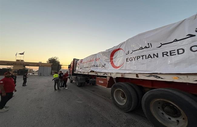 استئناف دخول المساعدات الإنسانية إلى الفلسطينيين بقطاع غزة
