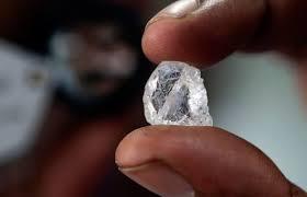 الألماس الهندي يفقد بريقه في السوق الأمريكية بعد الرسوم الجمركية