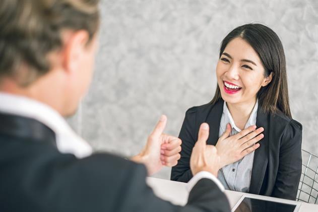 8 سلوكيات تجعلك تبدين كشخصية تستعرض انجازاتها بحثاً عن الإعجاب 