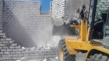 إزالة 8 حالات تعد على أرض زراعية وبناء مخالف بالإسكندرية