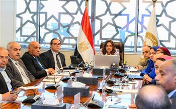 وزيرة التنمية المحلية تستكمل سلسلة اجتماعاتها التنسيقية بقيادات وزارة البيئة