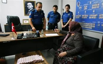 مفاجأة كارثية.. تركية غيّرت الأثاث لتسعد والدتها فأضاعت ثروتها المخبأة بداخله