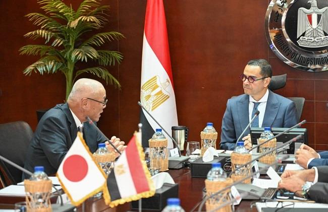 وزير الاستثمار يبحث مع السفير الياباني آفاق التعاون الاقتصادي بين البلدين