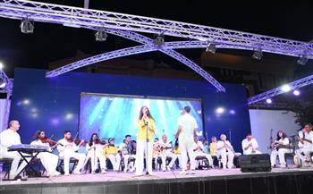 صيف بلدنا.. الأنفوشي للموسيقى العربية تتألق في حفلها الثاني بمطروح