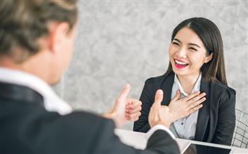 8 سلوكيات تجعلك تبدين كشخصية تستعرض انجازاتها بحثاً عن الإعجاب 