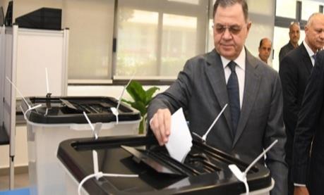 وزير الداخلية يدلي بصوته في انتخابات مجلس الشيوخ 2025