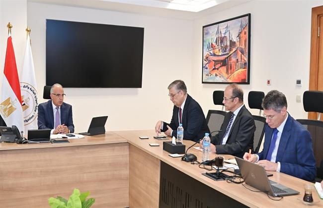 وزير الري يبحث مع سفير هولندا سُبل تعزيز هذا التعاون فى مجال الموارد المائية