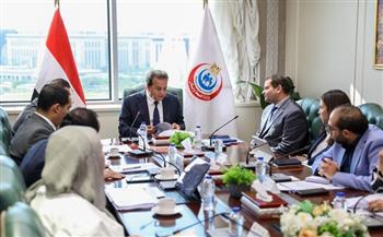 وزير الصحة يبحث مع هيئتي «التأمين الصحي الشامل والرعاية الصحية» مستوى الخدمات المقدمة للمواطنين