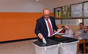 وزير العمل يدلي بصوته في انتخابات مجلس الشيوخ 2025 ويؤكد: المشاركة واجب وطني