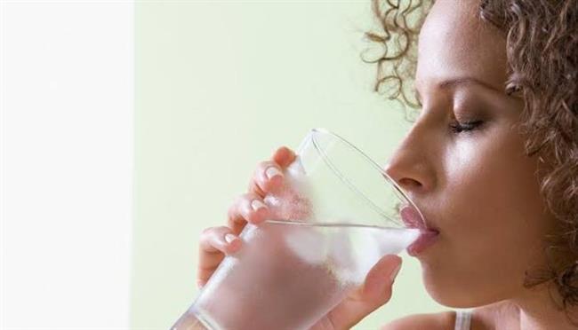 احذر شرب الماء المثلج في الطقس الحار.. لهذه الأسباب!